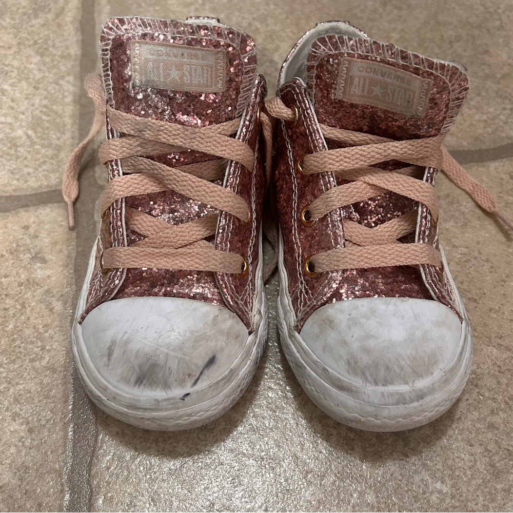 Converses - Picture 2 of 2